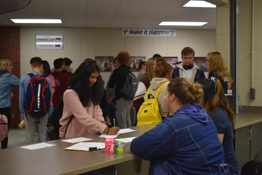 Sophomore Roshu Senthil buys a SIng-A-Gram for a friend after lunch. The money went to fund the Fine Arts Department.