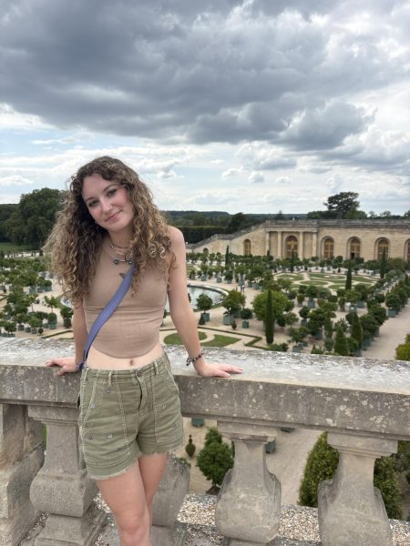 Senior Elaina Delwiche poses in front of the Palace of Versailles in France